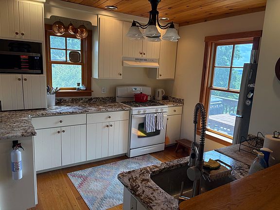 5th image of 105 Haytie Ln