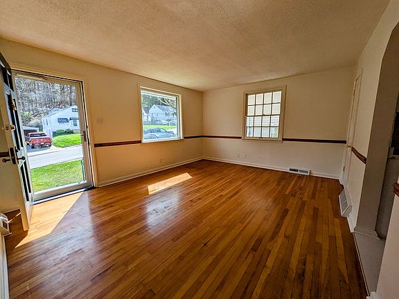 5th image of 2629 Sunrise Ave