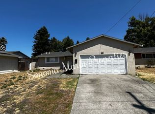 7972 Adrian Dr, Rohnert Park, CA 94928