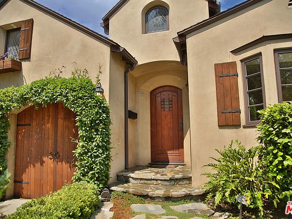 3rd image of 10331 Cheviot Dr