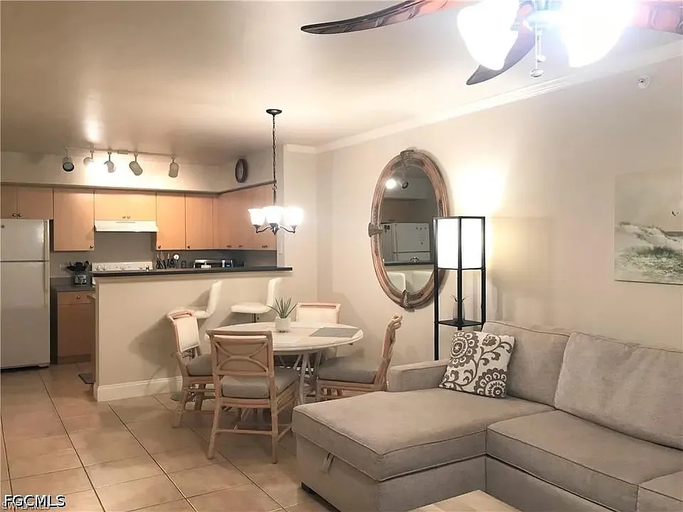 1 bed, 1.0 bath, 699 sqft, $1,700 — Photo 2