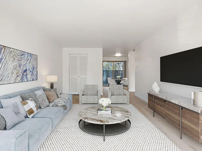 Town Squire Apartments — Photo 9