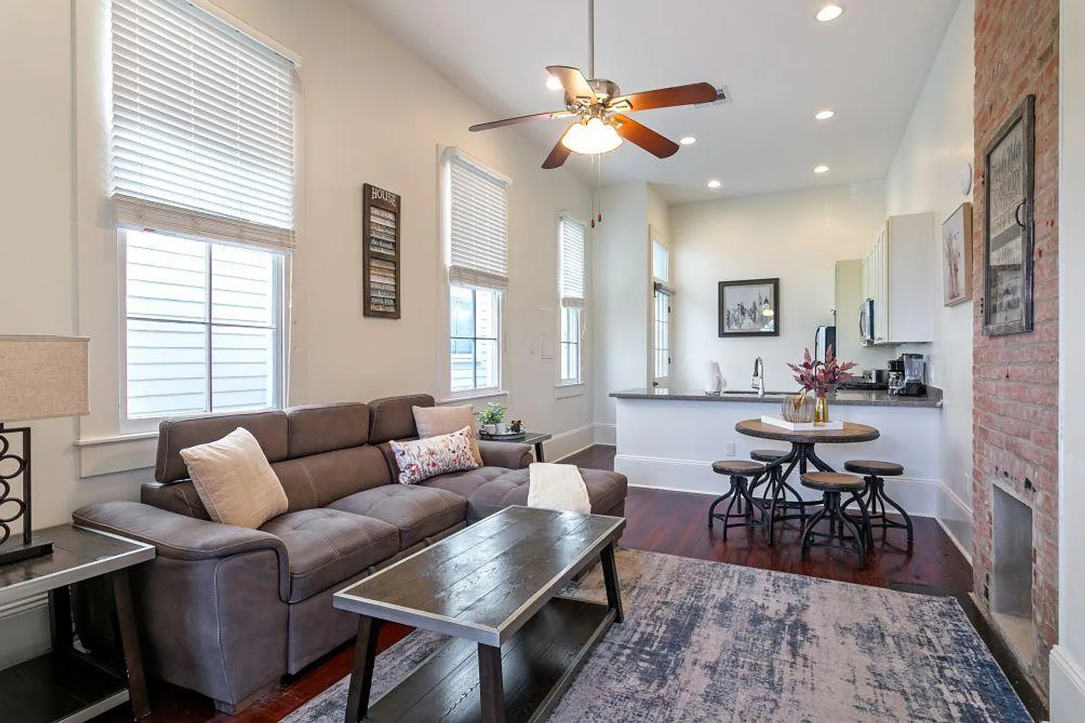 2 bed, 3.0 bath, 1097 sqft, $5,515 — Photo 1