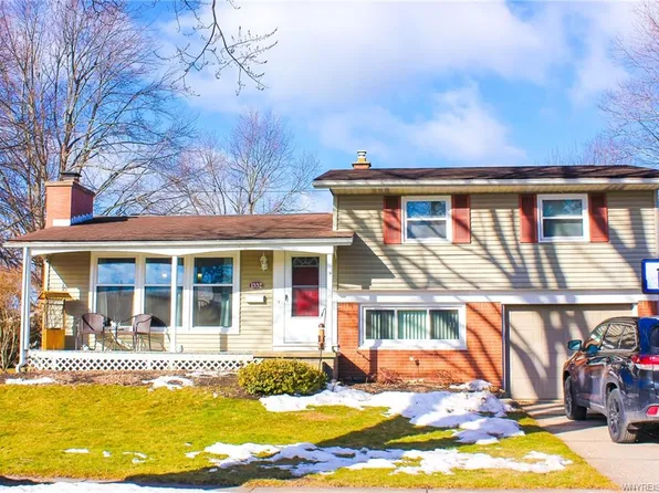 1332 Greenbrier Ln, North Tonawanda, NY 14120