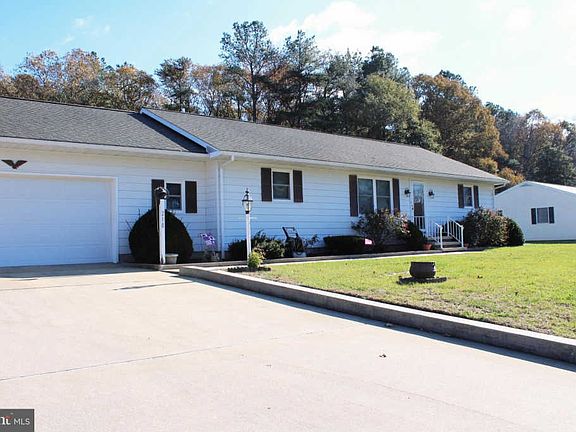 3rd image of 210 Sandy Beach Dr