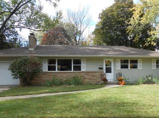 1734 Mayflower Dr, Middleton, WI 53562