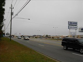 3rd image of 802 N Berkeley Blvd
