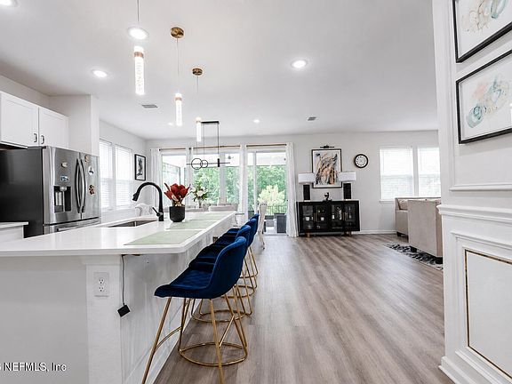 2nd image of 11531 ADMIRALS COVE Drive