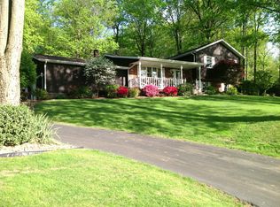 1098 Valley View Dr, Scottdale, PA 15683