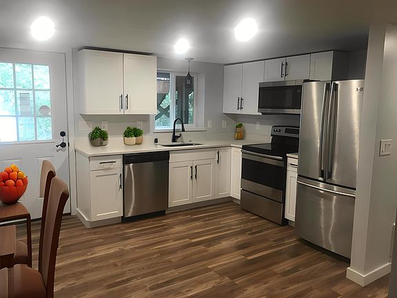 4th image of 10536 Linden Ave N #B