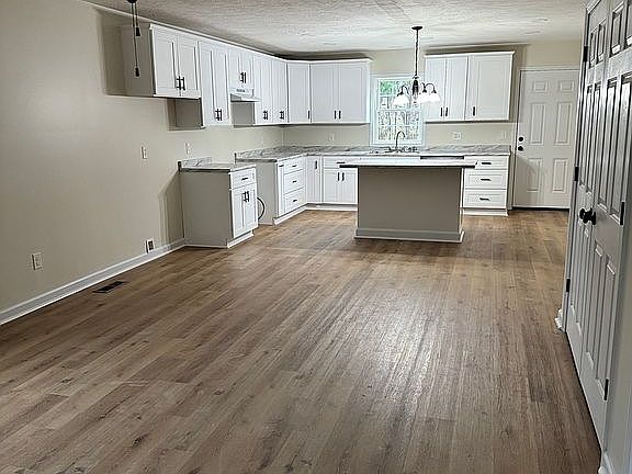 3rd image of Greenlawn St