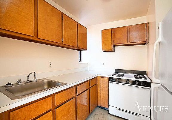 5th image of 1871 Eastern Pkwy #4