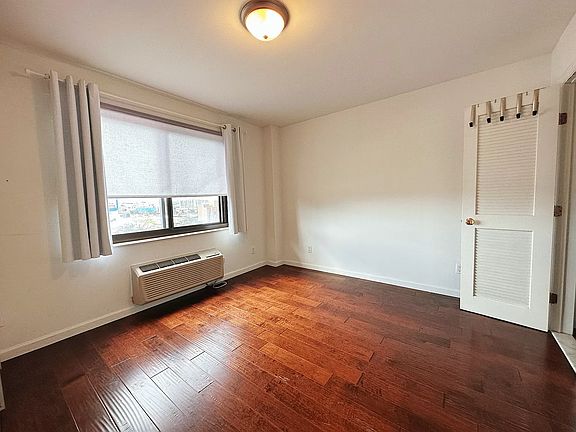 5th image of 3138 137th St APT 8A