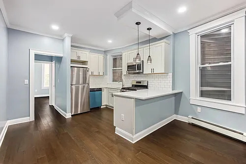 380 Baldwin Ave #2R Photo 1