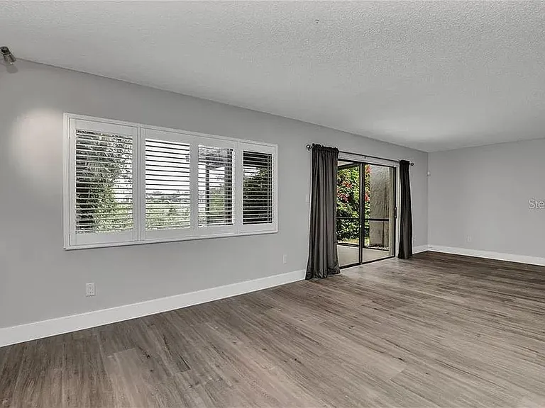 5377 Vineland Rd — Photo 5