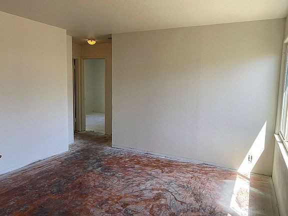 5th image of 8805 SE Garden Ln