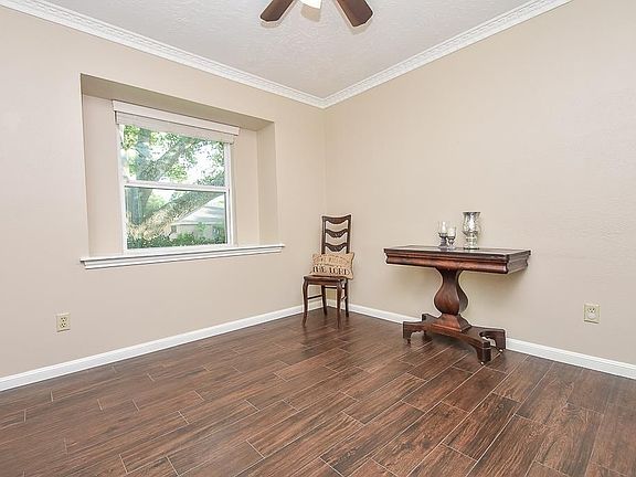 4th image of 3218 N Park Dr