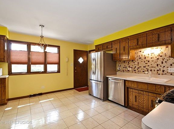 3rd image of 15423 Edgewood Dr