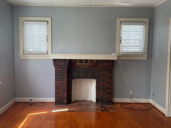 3rd image of 5940 Woodmont Ave Unit 2