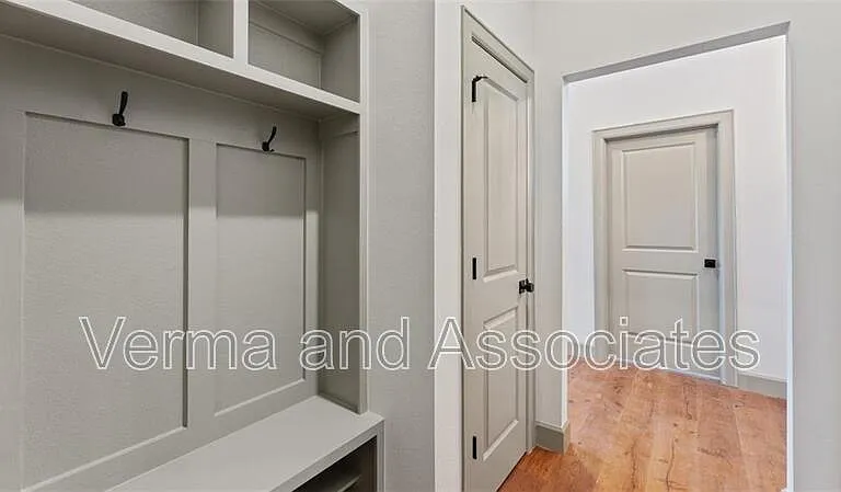 1221 Mammoth St — Photo 6