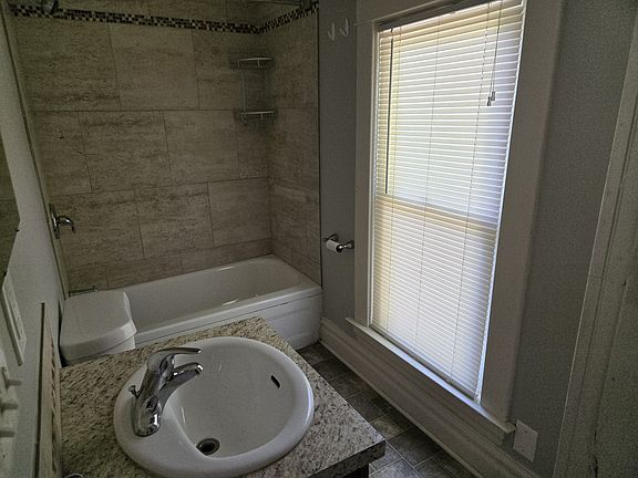 4th image of 3021 Vermont Ave SW