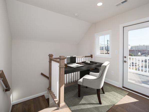 virginia-beach-virginia-402647318 picture