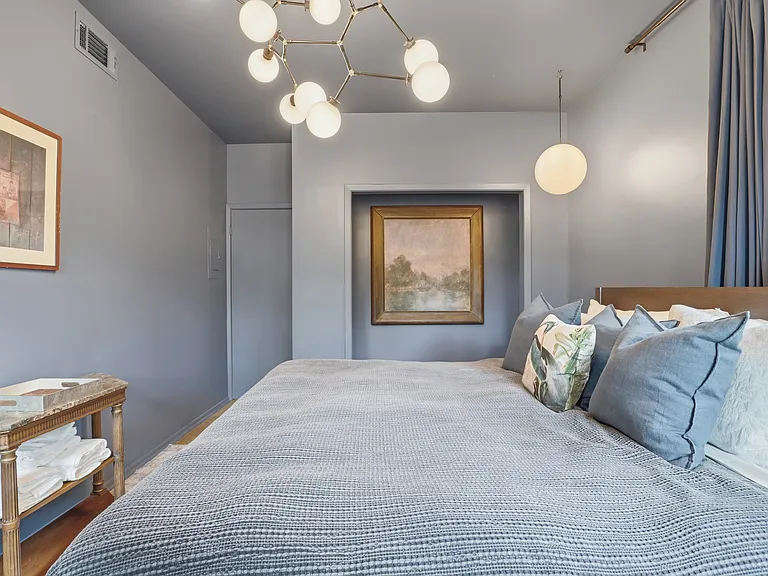815 Annie St W — Photo 17