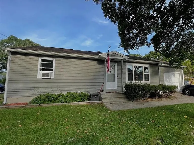 191 Shand Ave — Photo 1