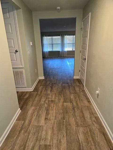 4 bed, 2.0 bath, 2326 sqft, $2,395 — Photo 2