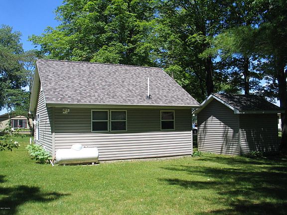 4th image of 5092 Lake Dr