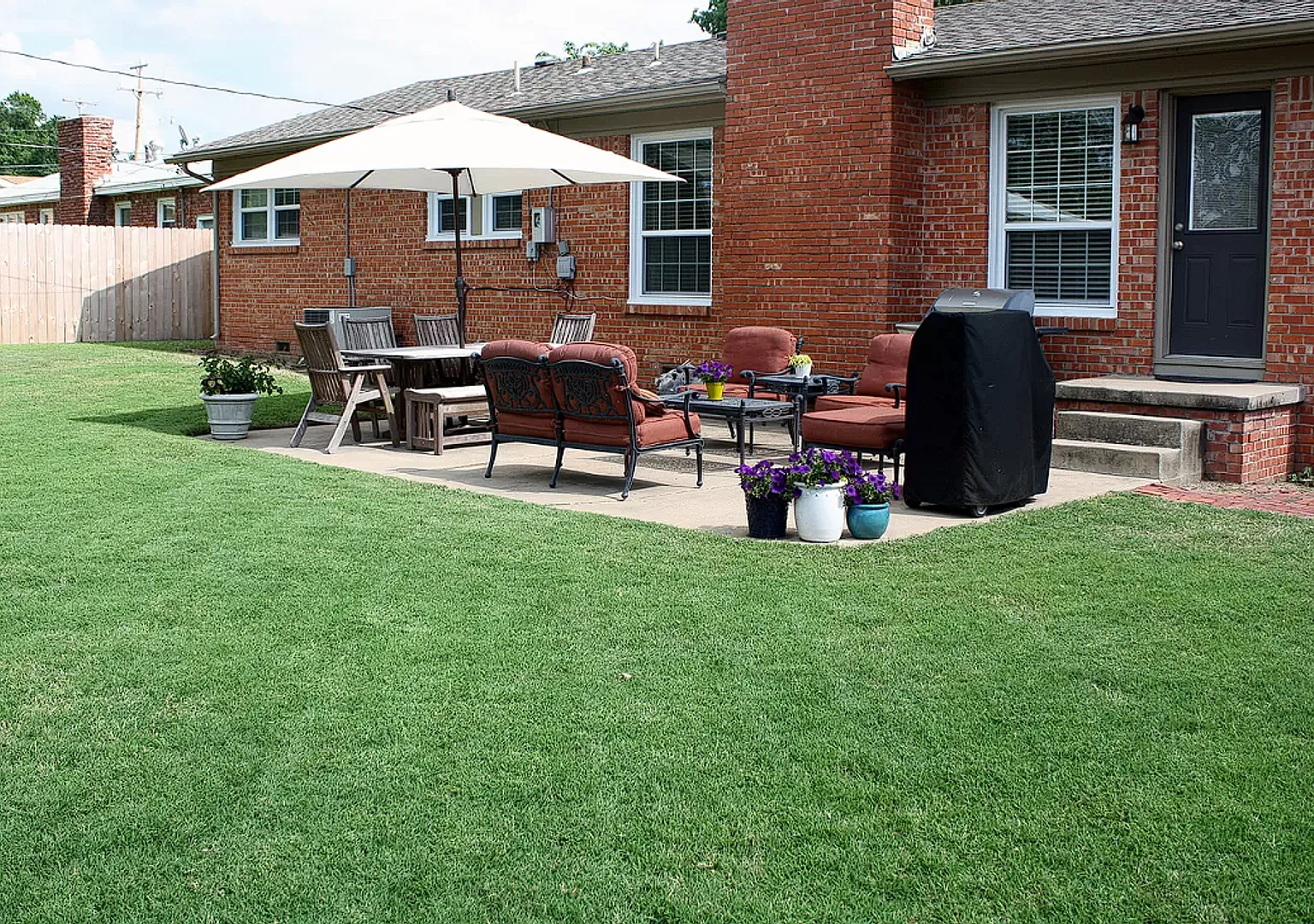 Must See- Updated Kitchen/Hardwood Floors 3 Bed/2bath!! Coming Soon! — Photo 2