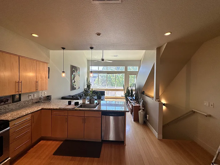 375 Pine St — Photo 12