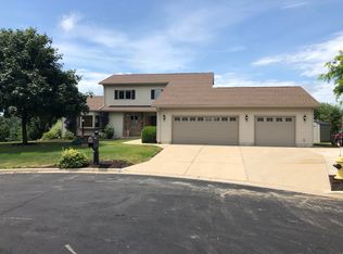 705 Cherokee Ln, Fort Atkinson, WI 53538