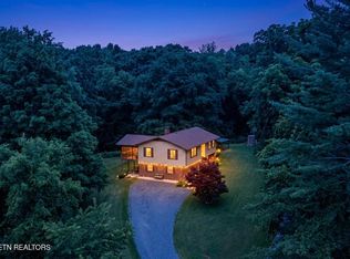 285 Noahs Ridge Rd, Pennington Gap, VA 24277