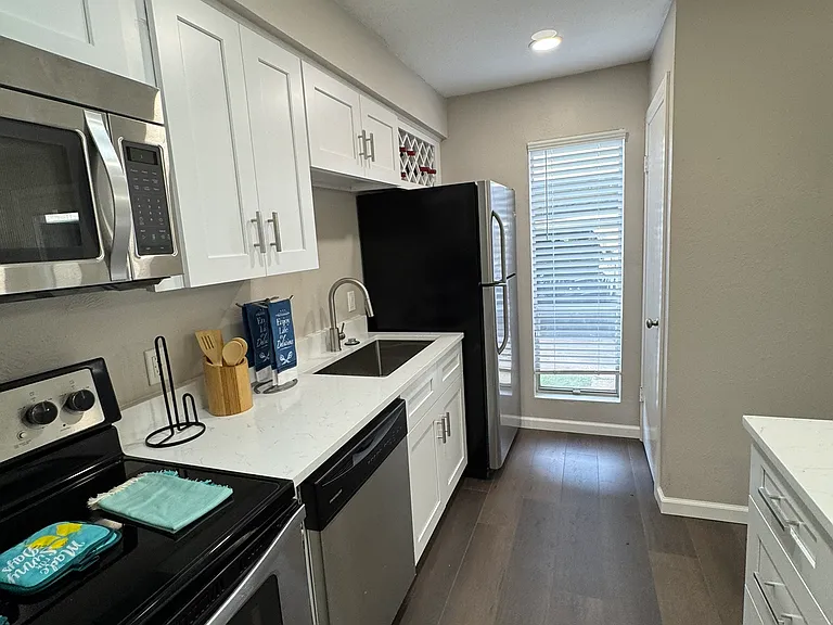 4512 Amesbury Dr — Photo 16
