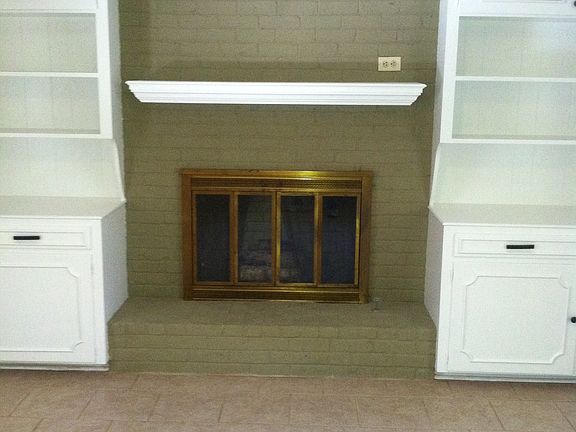 Enjoy a cool evening with lovely fireplace