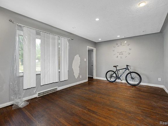 5th image of 12603 Riad St