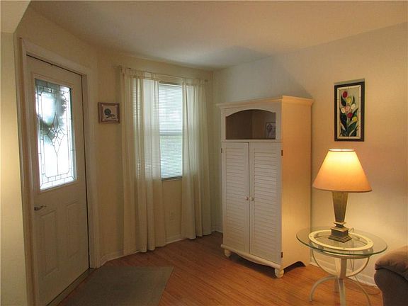 3rd image of 520 Nettles Blvd