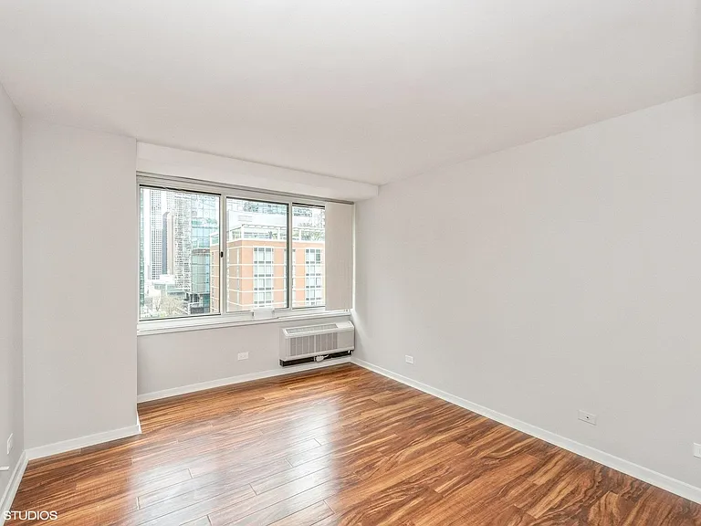 211 E Ohio St #1914 — Photo 8