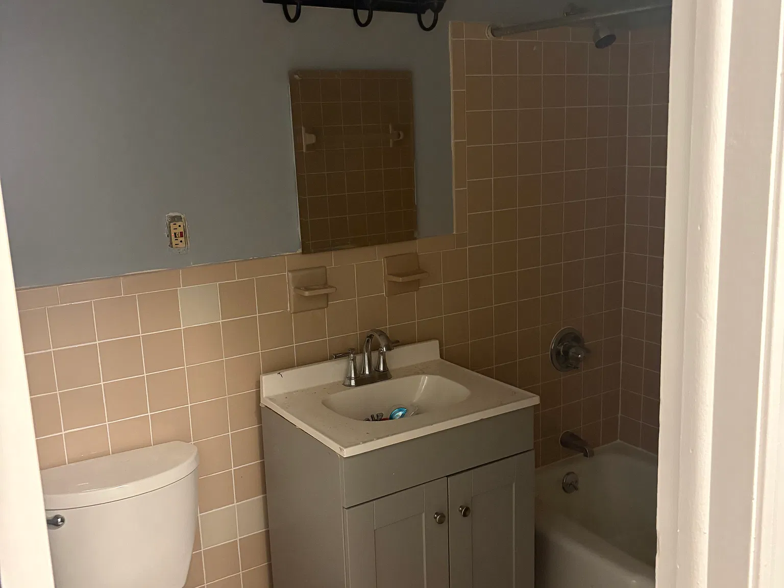 2 bed, 1000 sqft, $2,250 — Photo 1
