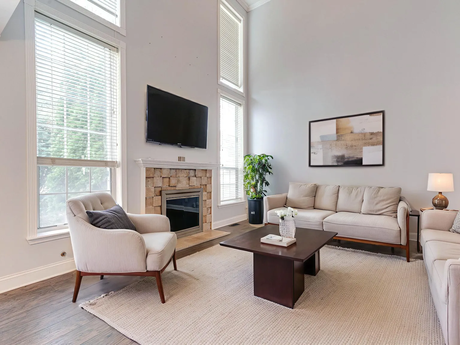 3 bed, 2.5 bath, 1350 sqft, $2,900 — Photo 2