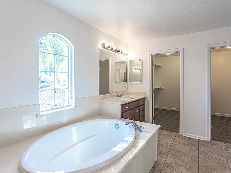 2337 N Silvervale St — Photo 50