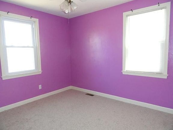 4th image of 100 Windsong Ln