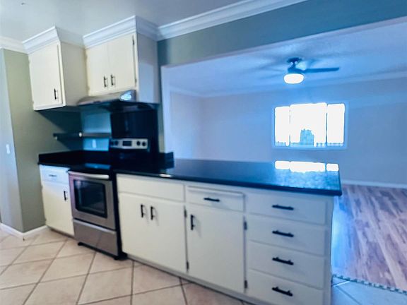 4th image of 1044 Agate Ave