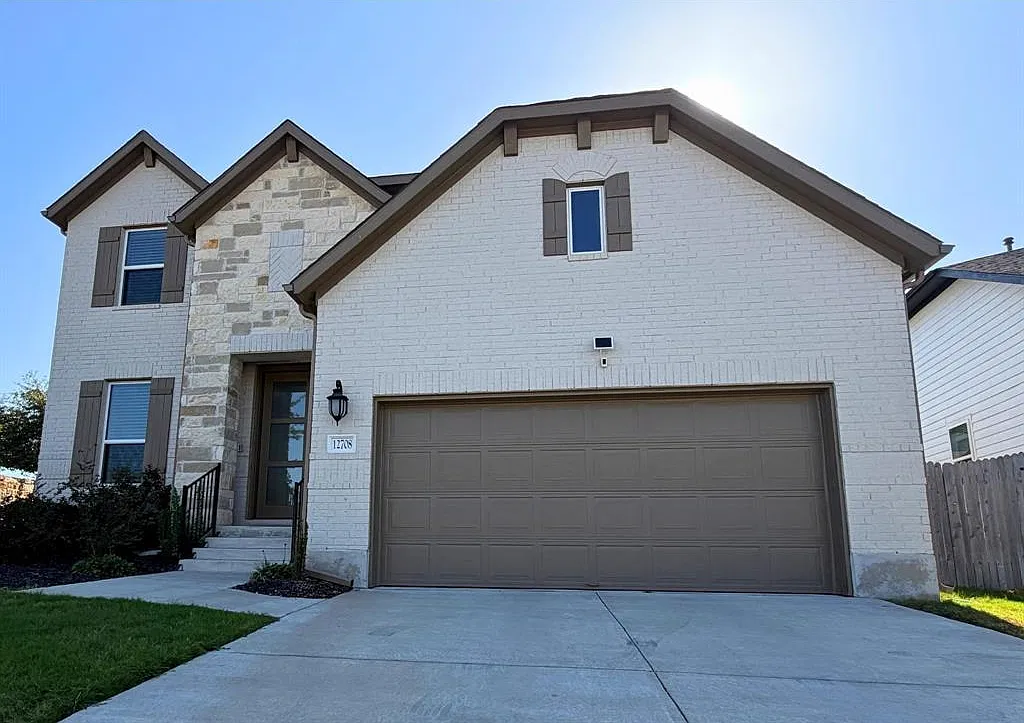 4 bed, 3.5 bath, 2528 sqft, $2,595 — Photo 2