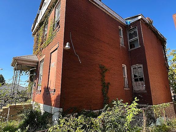 3rd image of 2519 Saint Louis Ave