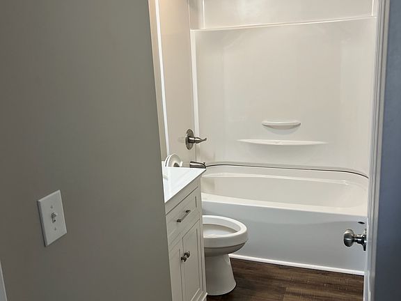 5th image of 240 Randolph Hl