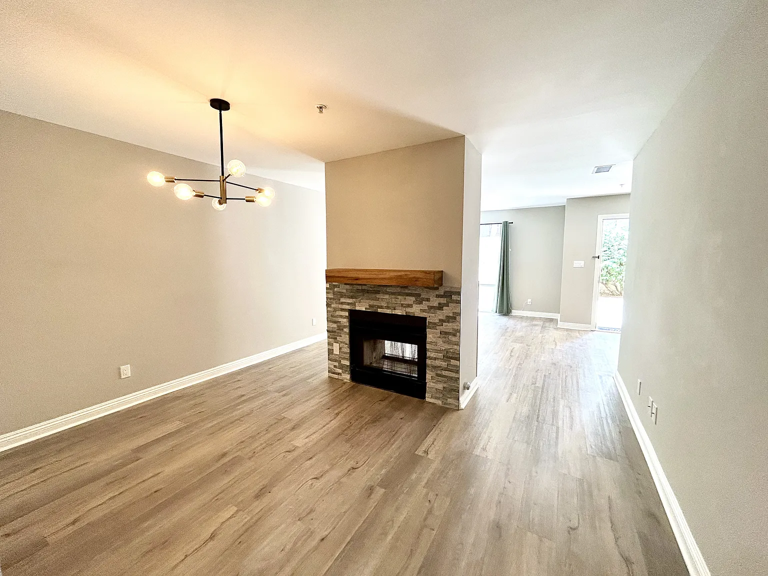 2 bed, 2.5 bath, 1260 sqft, $3,600 — Photo 4