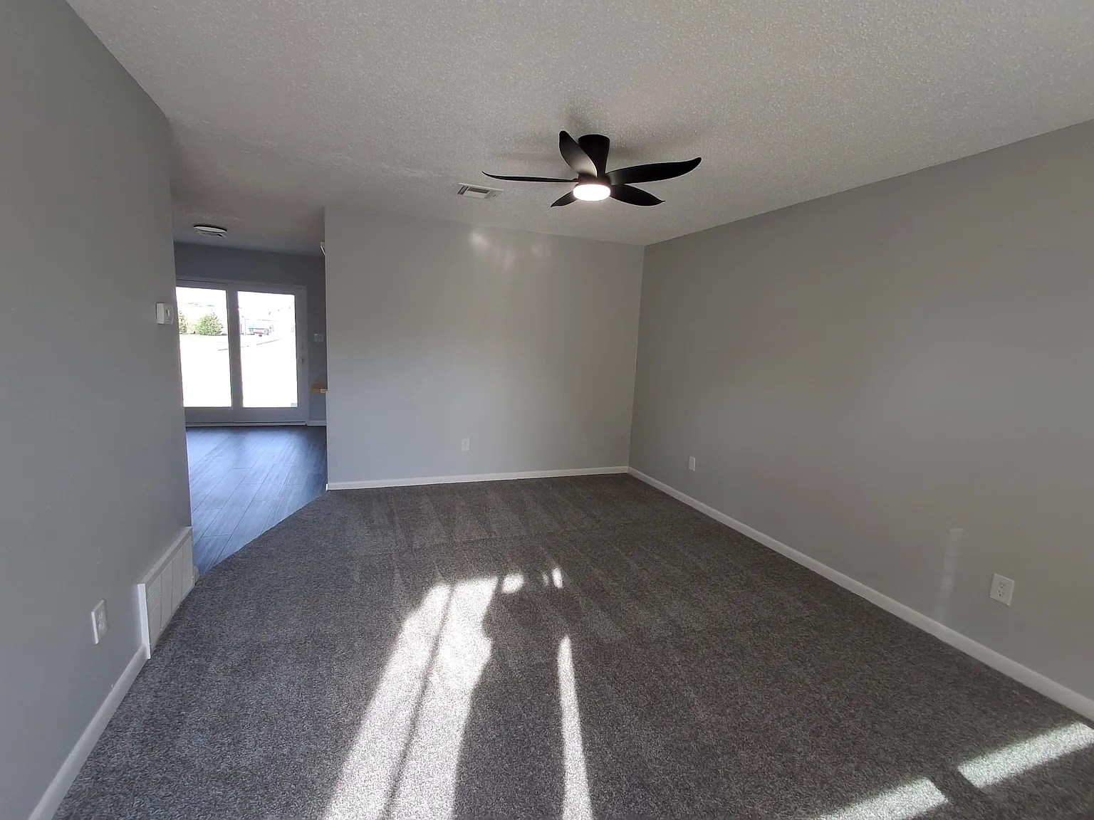 4 bed, 2.5 bath, 1350 sqft, $1,395 — Photo 2
