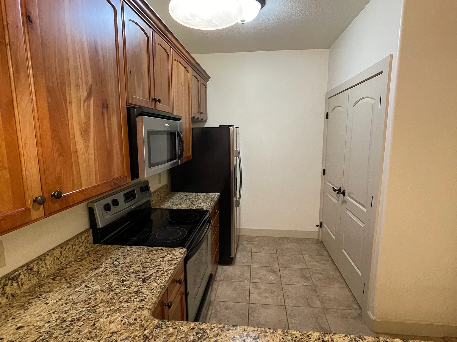 2 bed, 1100 sqft, $1,650 — Photo 2